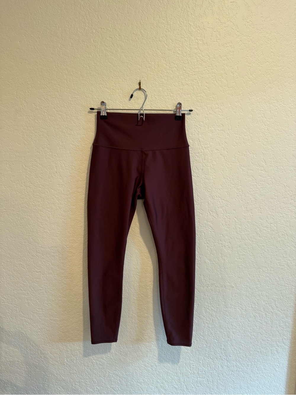 Alo yoga High-Waist Burgundy/ wine colored Leggings